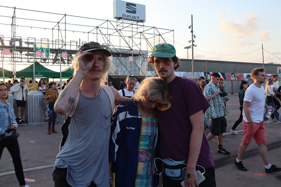 Яна Кедрина на Primavera Sound с друзьями. Фото сделано на камеру Canon EOS M50