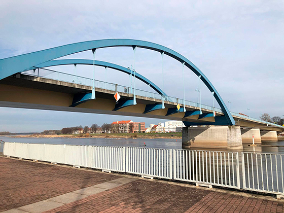 Мост Stadtbrücke на границе Германии и Польши