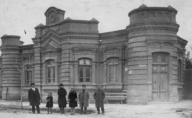 Из серии фотографий, сделанных в Ашхабаде в доме семьи. 1931 г.