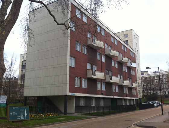 Бертольд Любеткин, Hallfield Estate, 1954